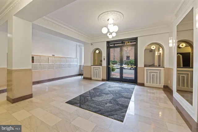 $1,895 | 1010 25th Street Northwest, Unit 807, Washington, DC 20037