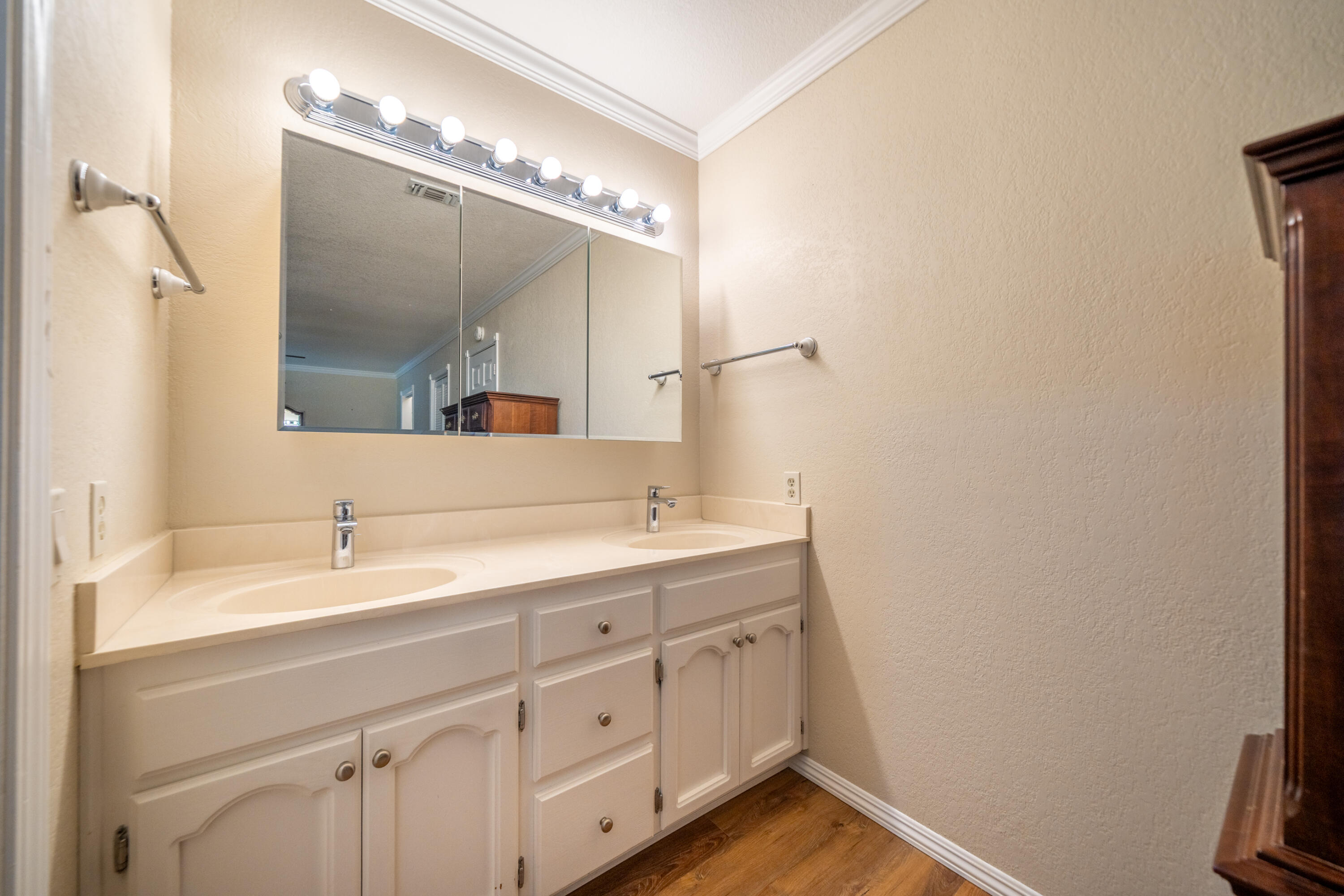1075 Goodview Way Redding, CA 96003 - Photo 17 of 46 1075 Goodview Way-31