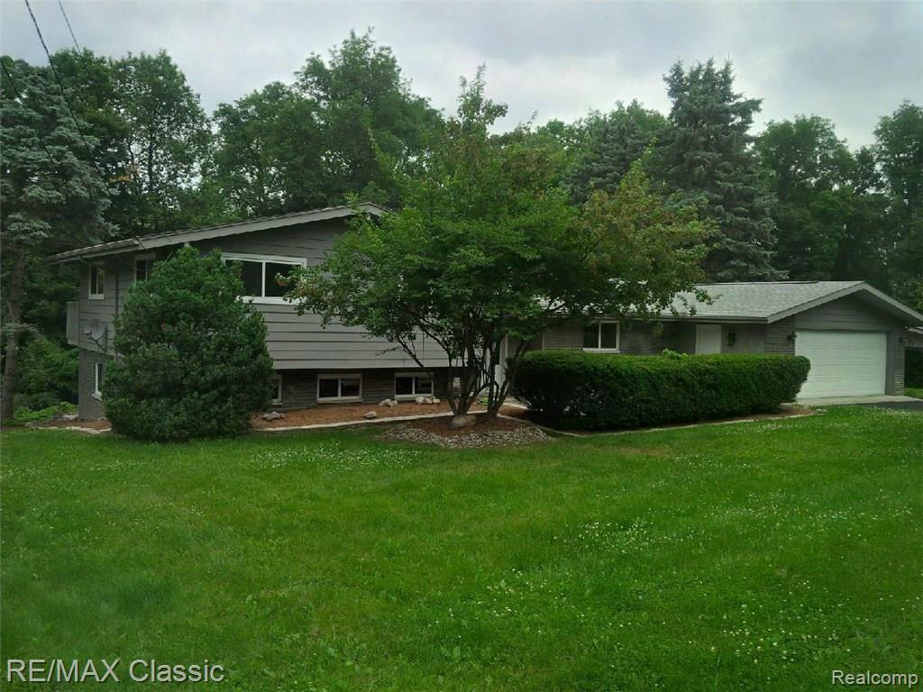 36124 Paddleford Road Farmington Hills, MI 48331 - Photo 2 of 22