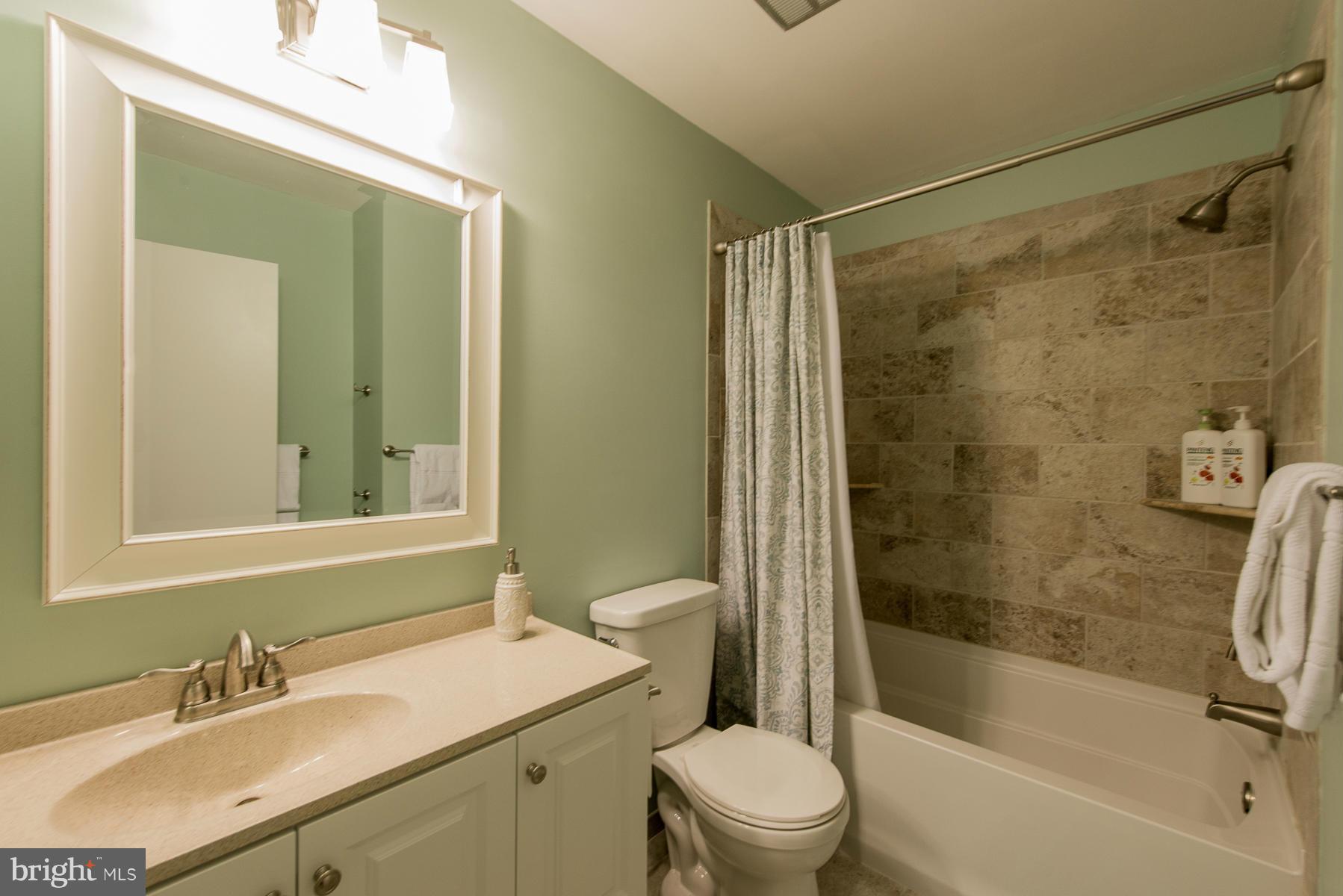 11516 Shell Flower Lane Columbia, MD 21044 - Photo 22 of 30 Upper Level Bath