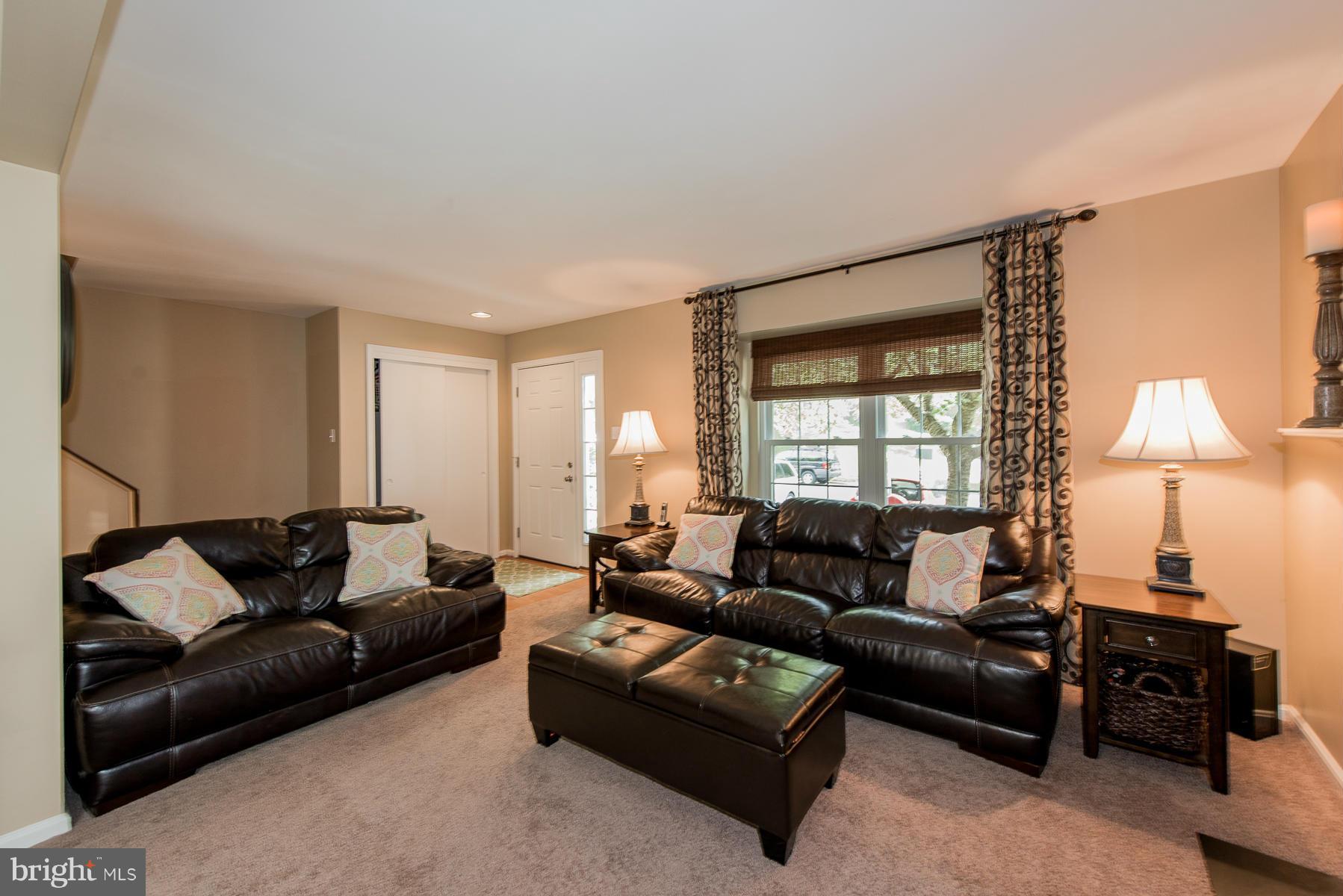 11516 Shell Flower Lane Columbia, MD 21044 - Photo 5 of 30 Living Room