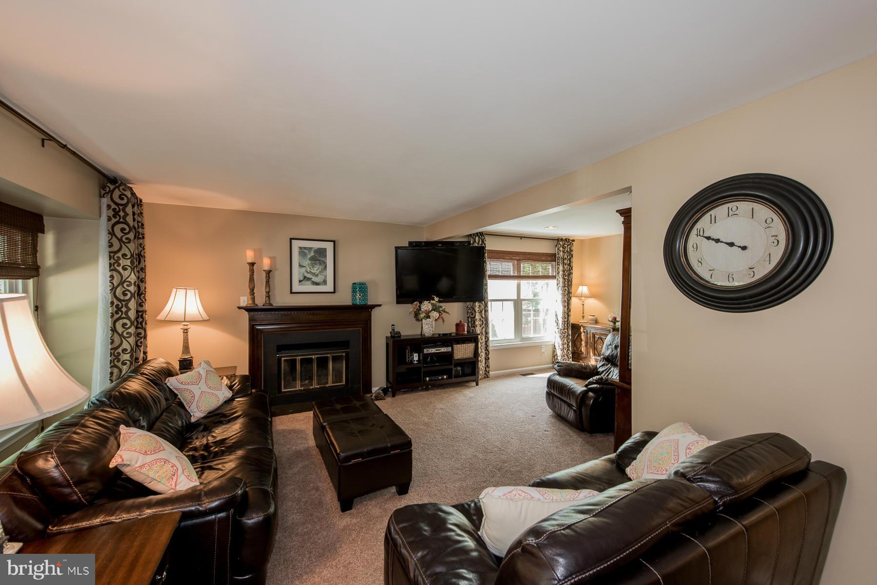 11516 Shell Flower Lane Columbia, MD 21044 - Photo 6 of 30 Living Room