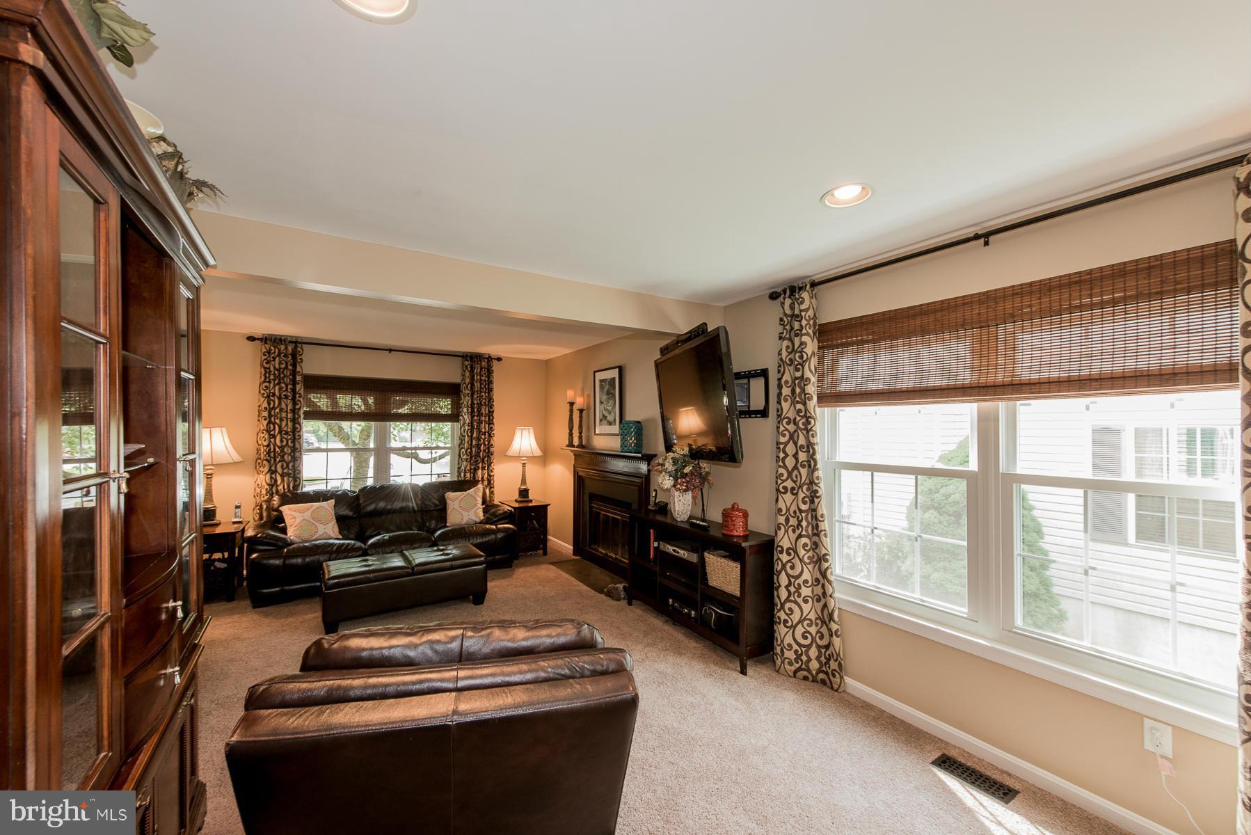11516 Shell Flower Lane Columbia, MD 21044 - Photo 7 of 30 Living Room