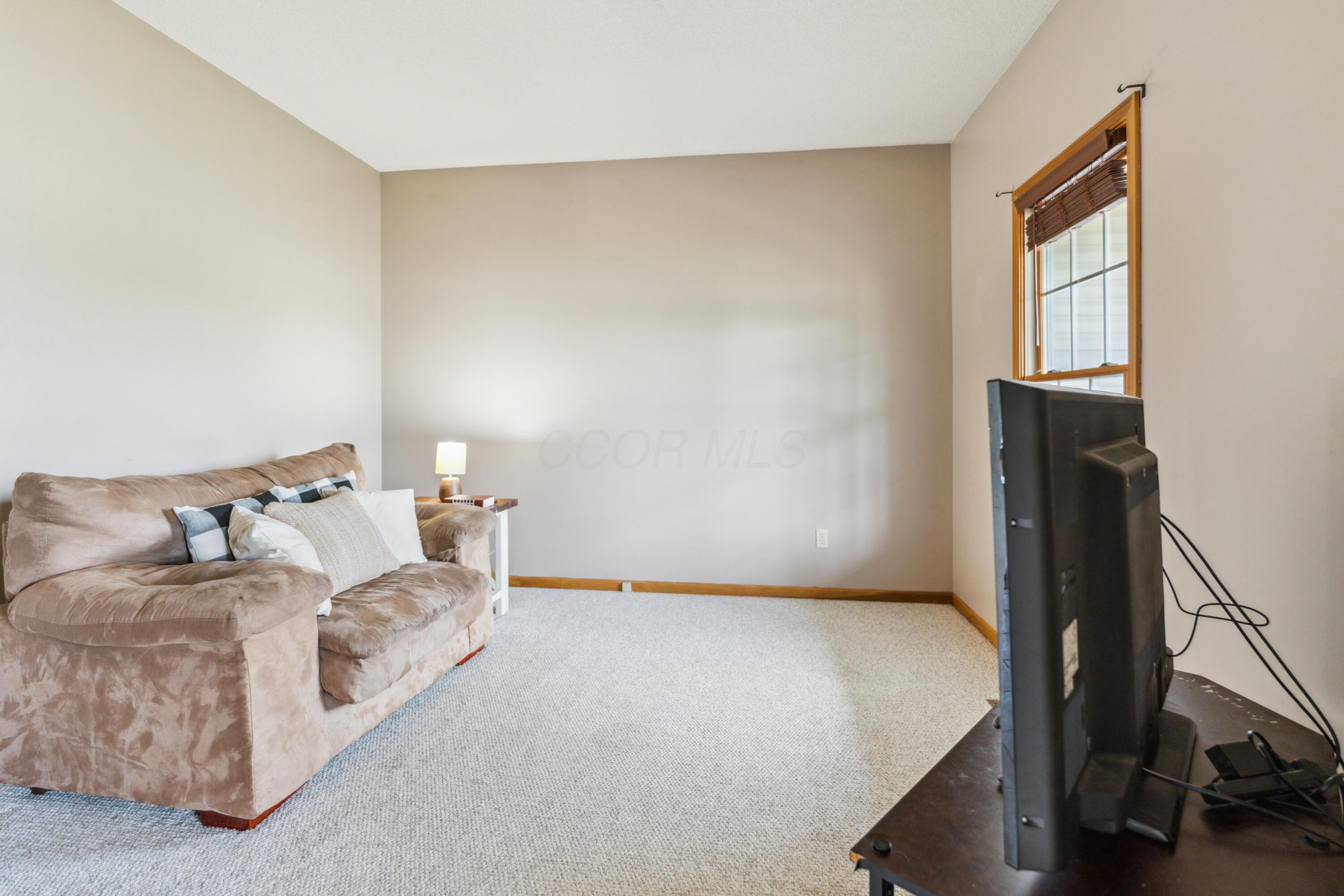 17994 Claypool Road Newark, OH 43056 - Photo 5 of 39 Office/Den