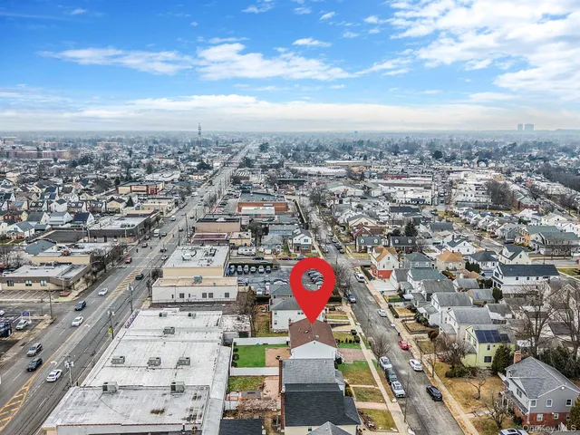 a black and white photo of a picture