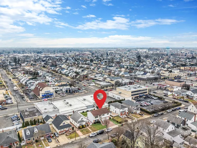 $1,199,999 | 105 Arlington Street, Mineola, NY 11501