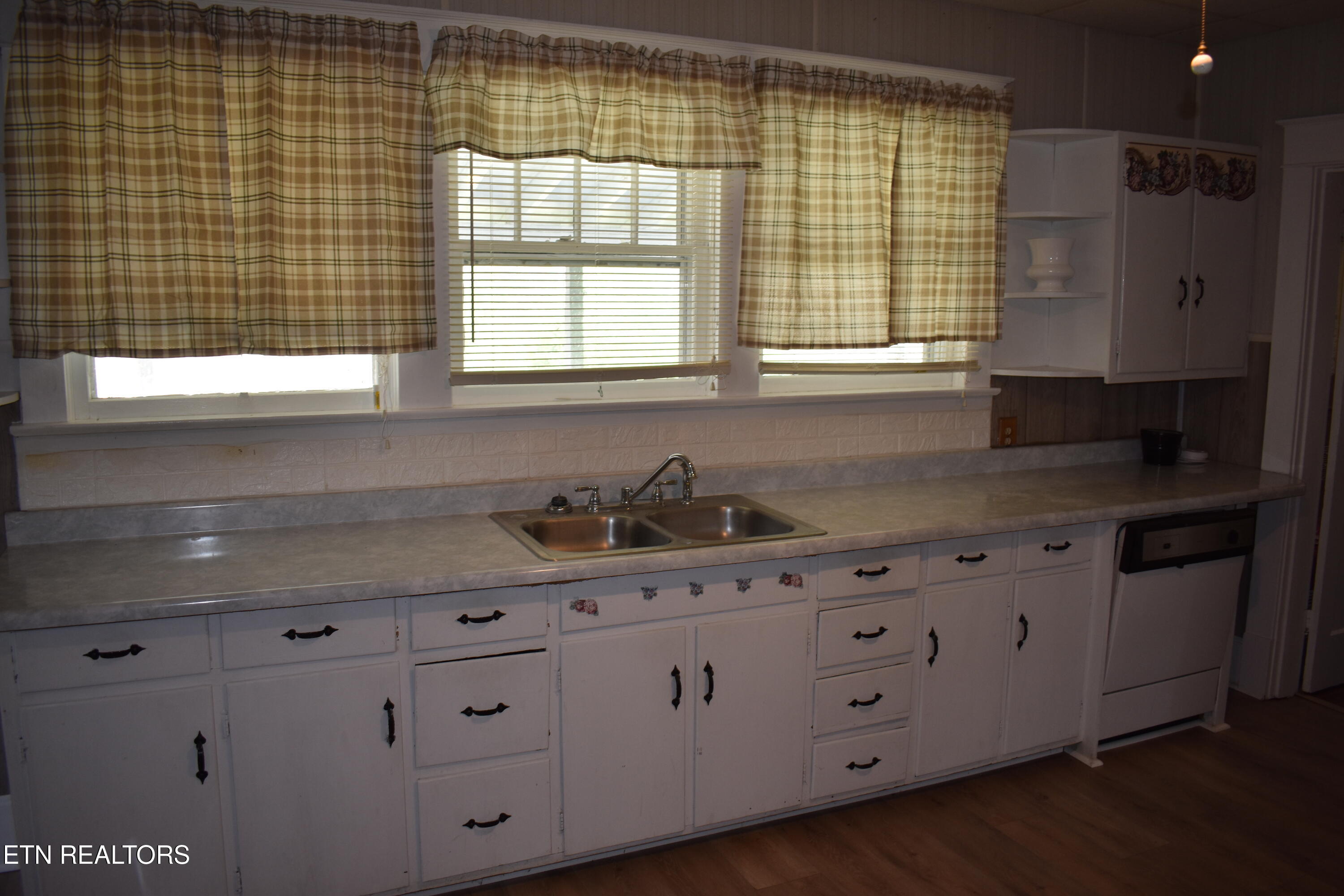 8749 Wilderness Road Ewing, VA 24248 - Photo 17 of 25 DSC_0149