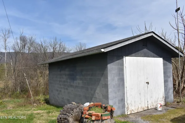 $169,900 | 8749 Wilderness Road, Ewing, VA 24248