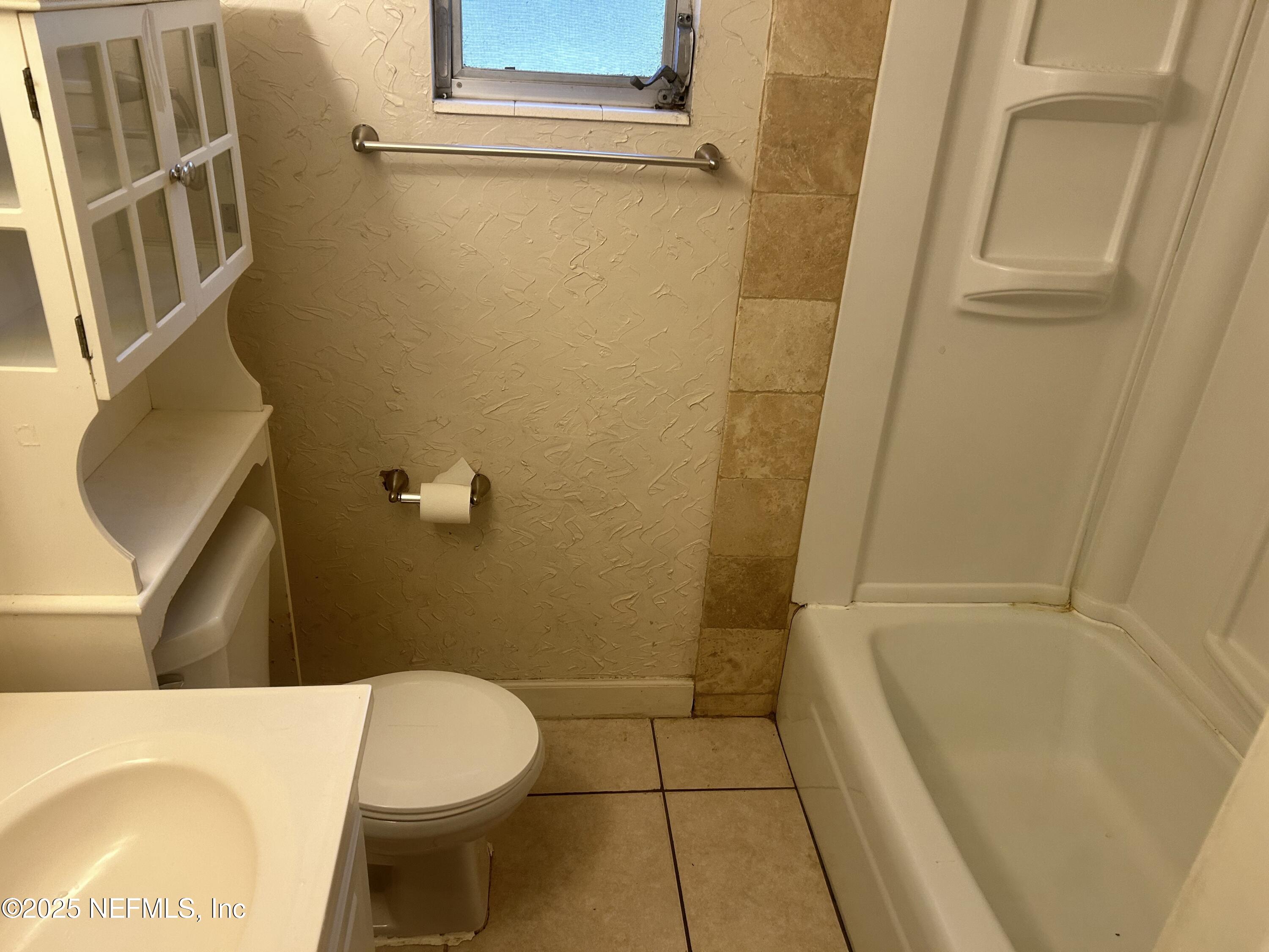 258 Capella Road Orange Park, FL 32073 - Photo 7 of 15 a bathroom with a sink and a toilet