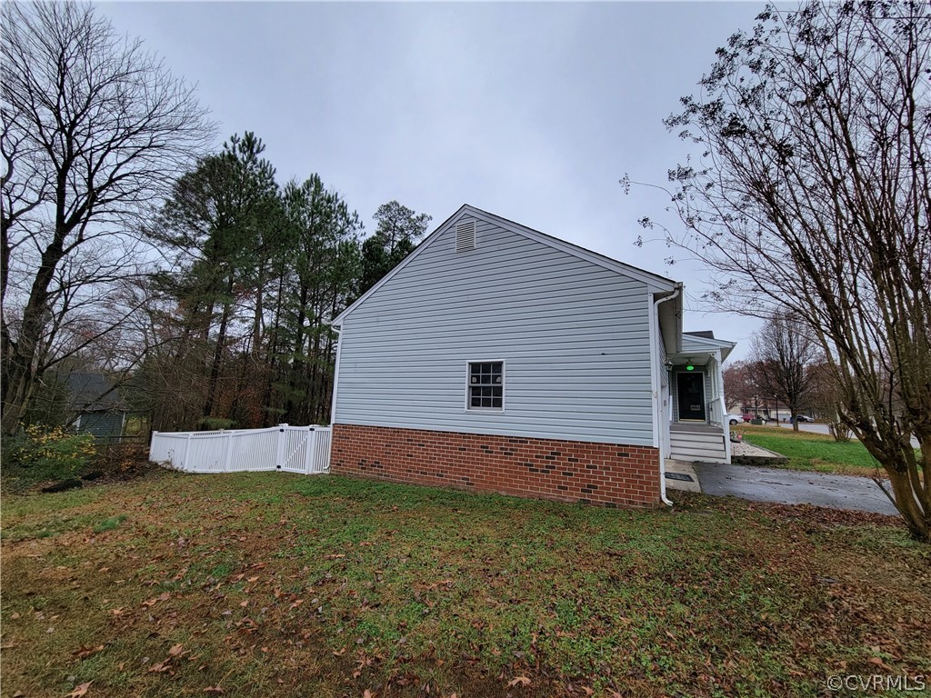 9666 Lockberry Ridge Loop Richmond, VA 23237 - Photo 15 of 26 Spacious yard