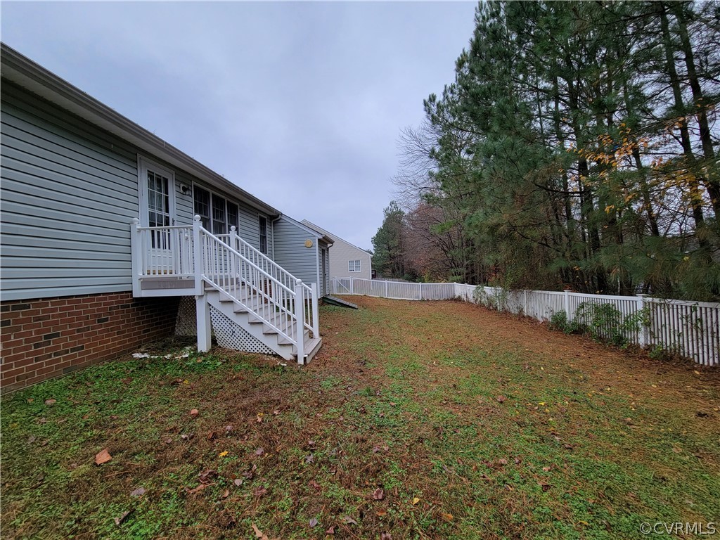 9666 Lockberry Ridge Loop Richmond, VA 23237 - Photo 20 of 26 Spacious back yard