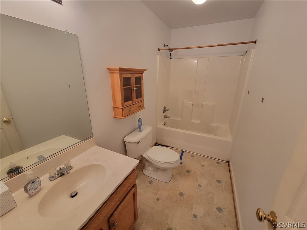 9666 Lockberry Ridge Loop Richmond, VA 23237 - Photo 8 of 26 Hall bath