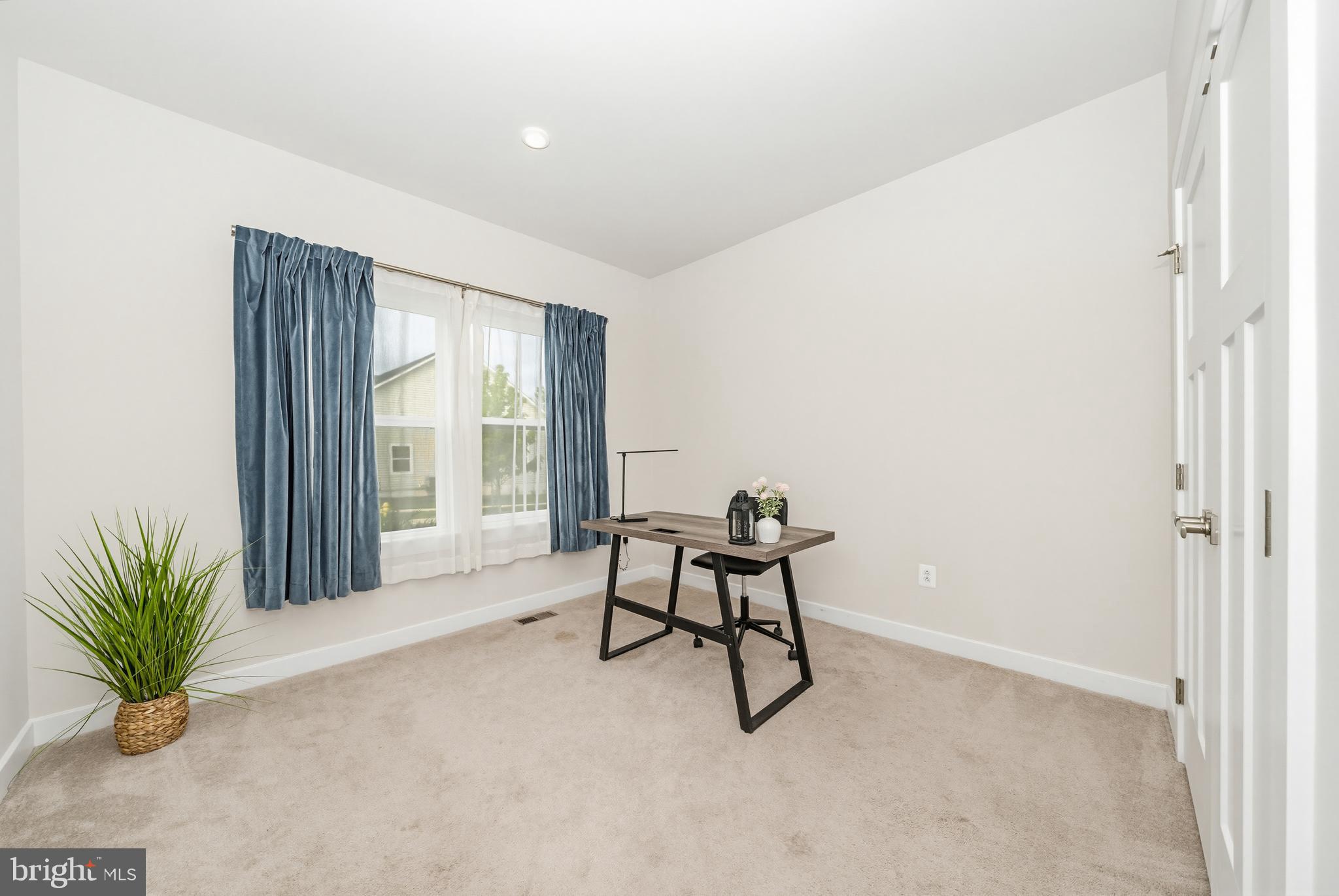 1326 Stonefly Lane Odenton, MD 21113 - Photo 18 of 48 a living room with furniture and a potted plant
