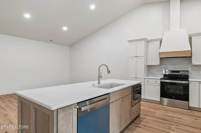 $528,800 | 109 Alpine Drive, Clinton, TN 37716