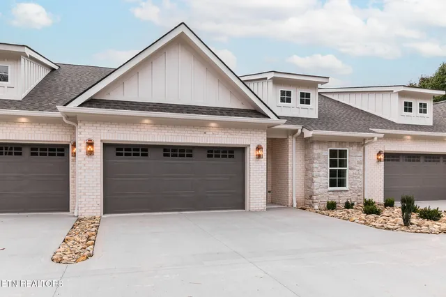 $528,800 | 109 Alpine Drive, Clinton, TN 37716