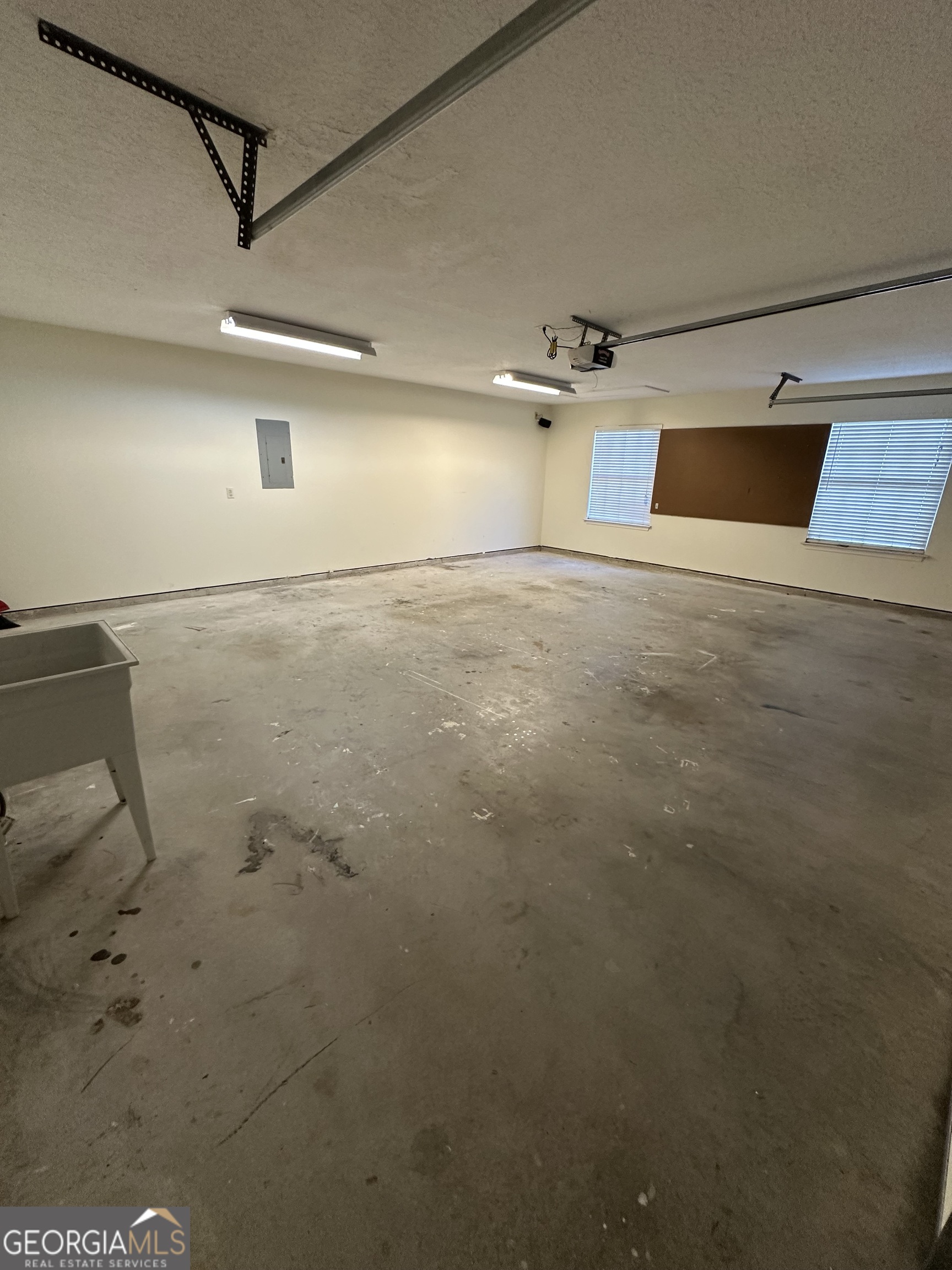 1024 Greenwillow Drive St. Marys, GA 31558 - Photo 21 of 35 a view of a garage