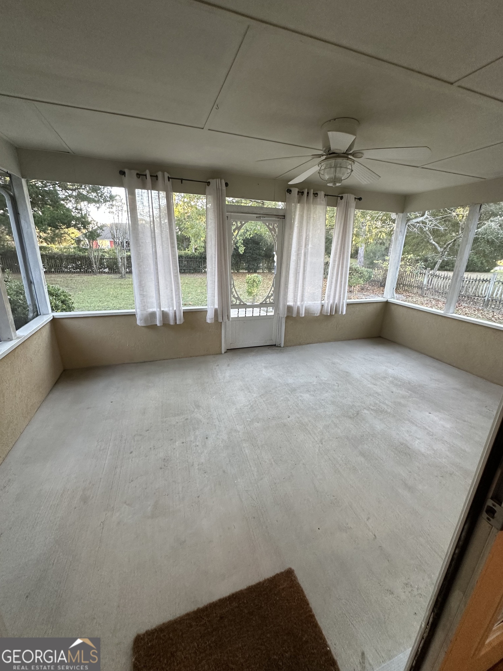 1024 Greenwillow Drive St. Marys, GA 31558 - Photo 22 of 35 a view of room and window