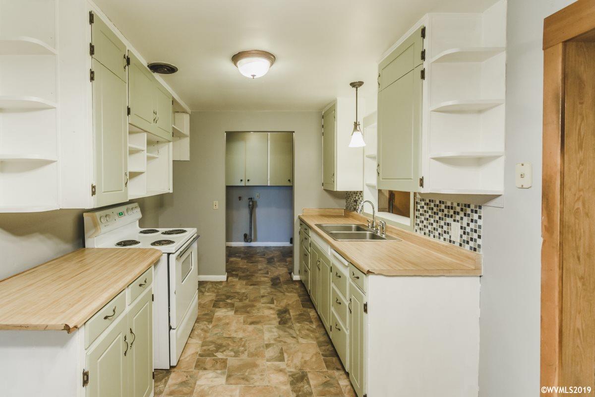472 F Street Lebanon, OR 97355 - Photo 6 of 25