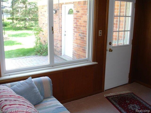 4840 Wye Oak Road Bloomfield Hills, MI 48301 - Photo 25 of 25 Library, Access to Patio.JPG