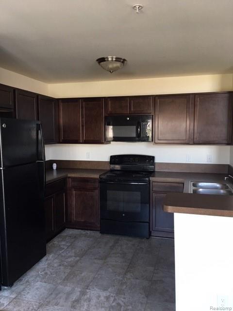 29603 Fox Run Circle Warren, MI 48092 - Photo 14 of 63