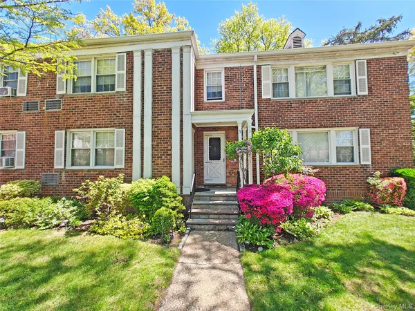 $550,000 | 3 Lawrence Park Crescent, Unit 3, Bronxville, NY 10708