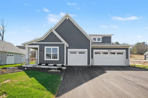 $1,100,000 | 4692 Knapp Blf Drive, Ada, MI 49301