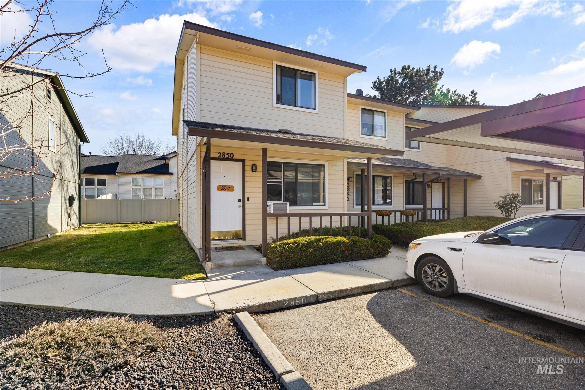 View of front of house featuring uncovered parking and a porch