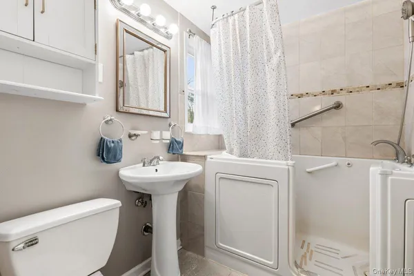 $799,500 | 306 Hutchinson Boulevard, Mount Vernon, NY 10552