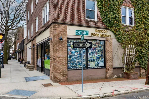 $799,500 | 306 Hutchinson Boulevard, Mount Vernon, NY 10552