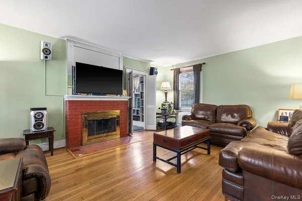 $799,500 | 306 Hutchinson Boulevard, Mount Vernon, NY 10552