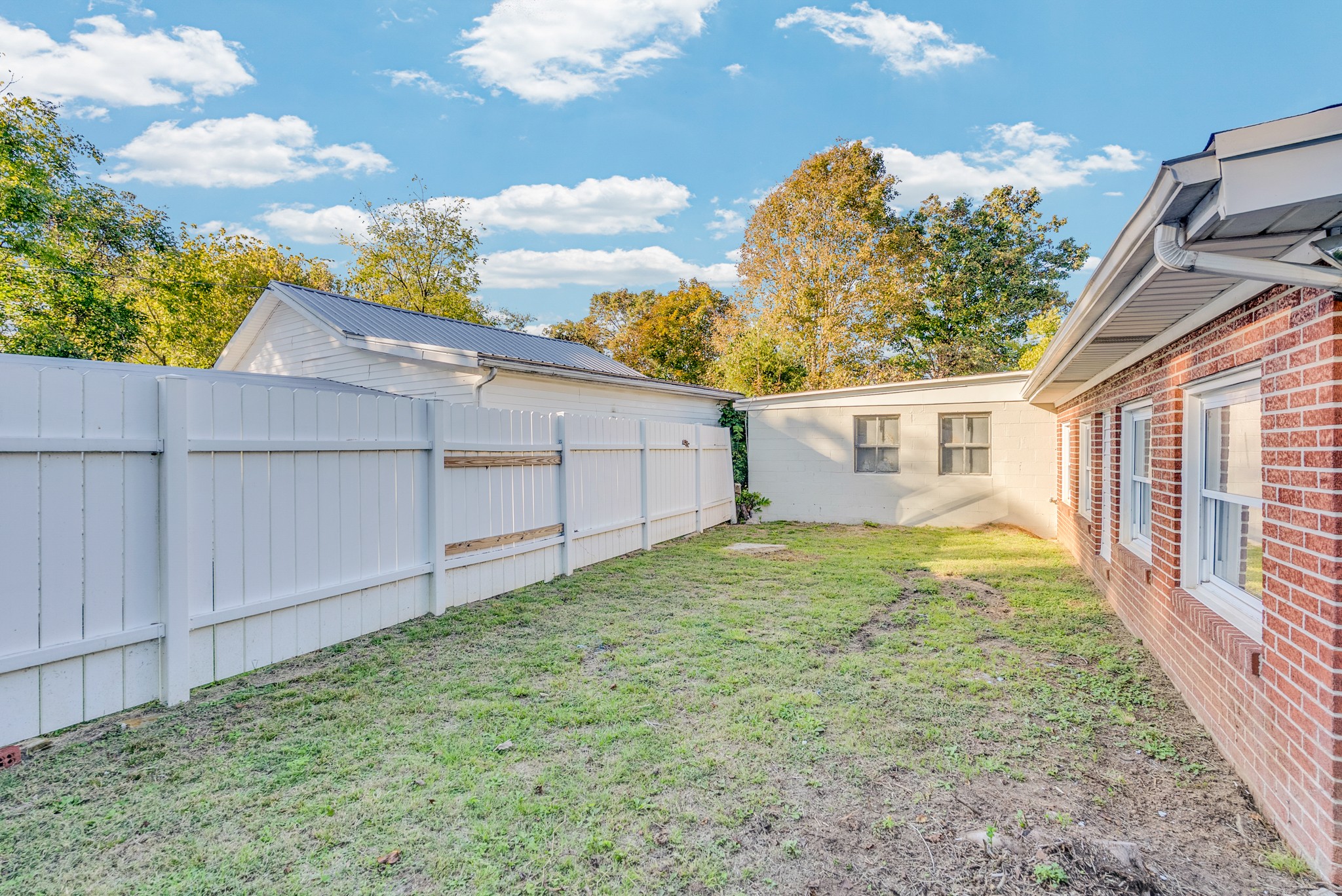 107 Oak Street Sparta, TN 38583 - Photo 20 of 26 a view of a backyard