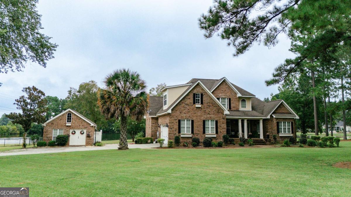 20 Ray Taylor Road Tifton, GA 31793 - Photo 3 of 46 a front view of a house with a garden