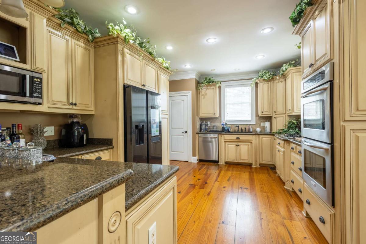 20 Ray Taylor Road Tifton, GA 31793 - Photo 8 of 46 a large kitchen with granite countertop a large counter top stainless steel appliances and cabinets