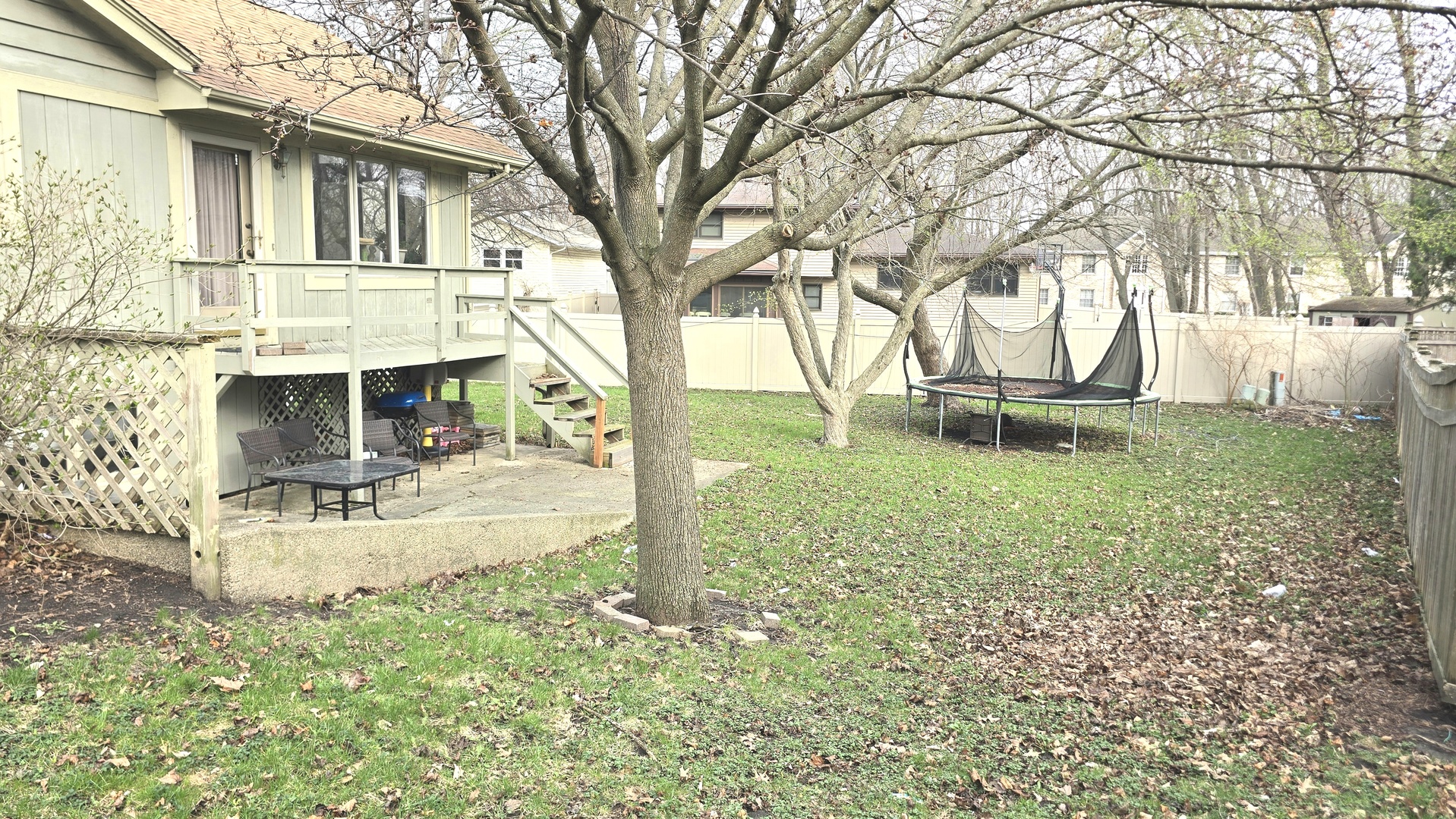 512 Shenandoah Trail Elgin, IL 60123 - Photo 18 of 20 a view of a yard in front of the house