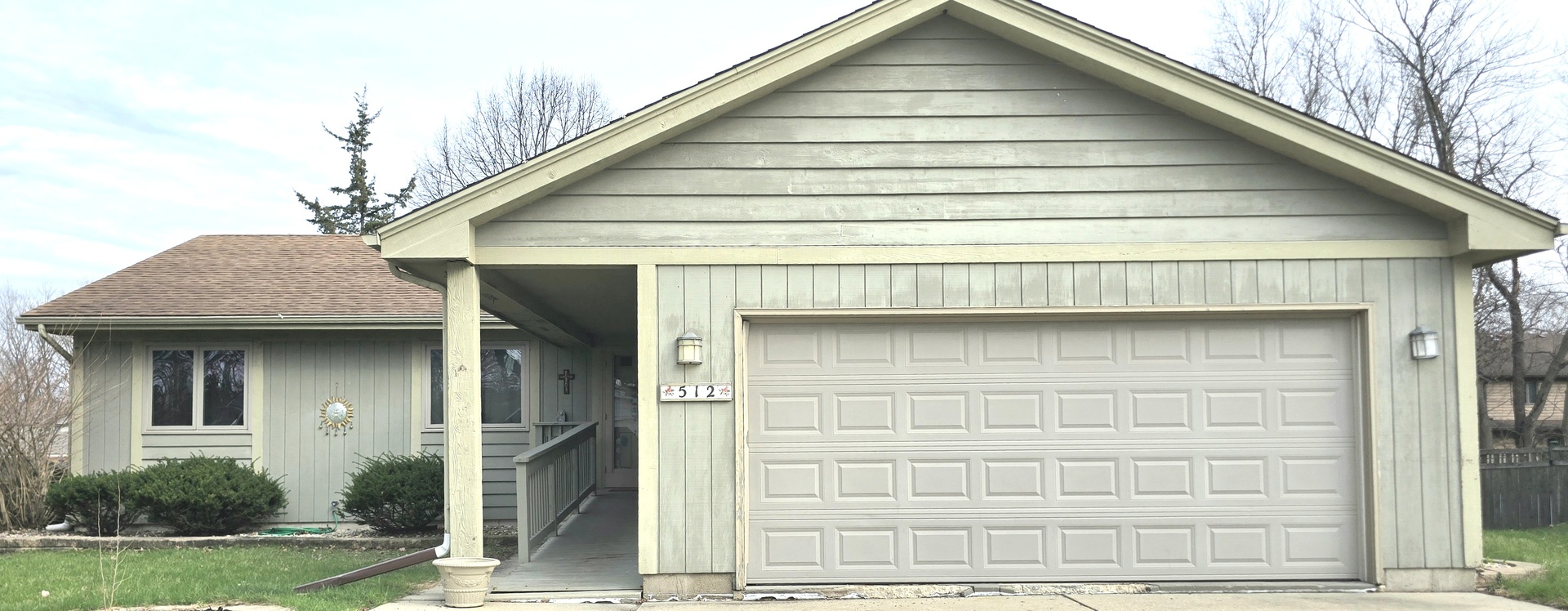 512 Shenandoah Trail Elgin, IL 60123 - Photo 20 of 20 a front view of a house