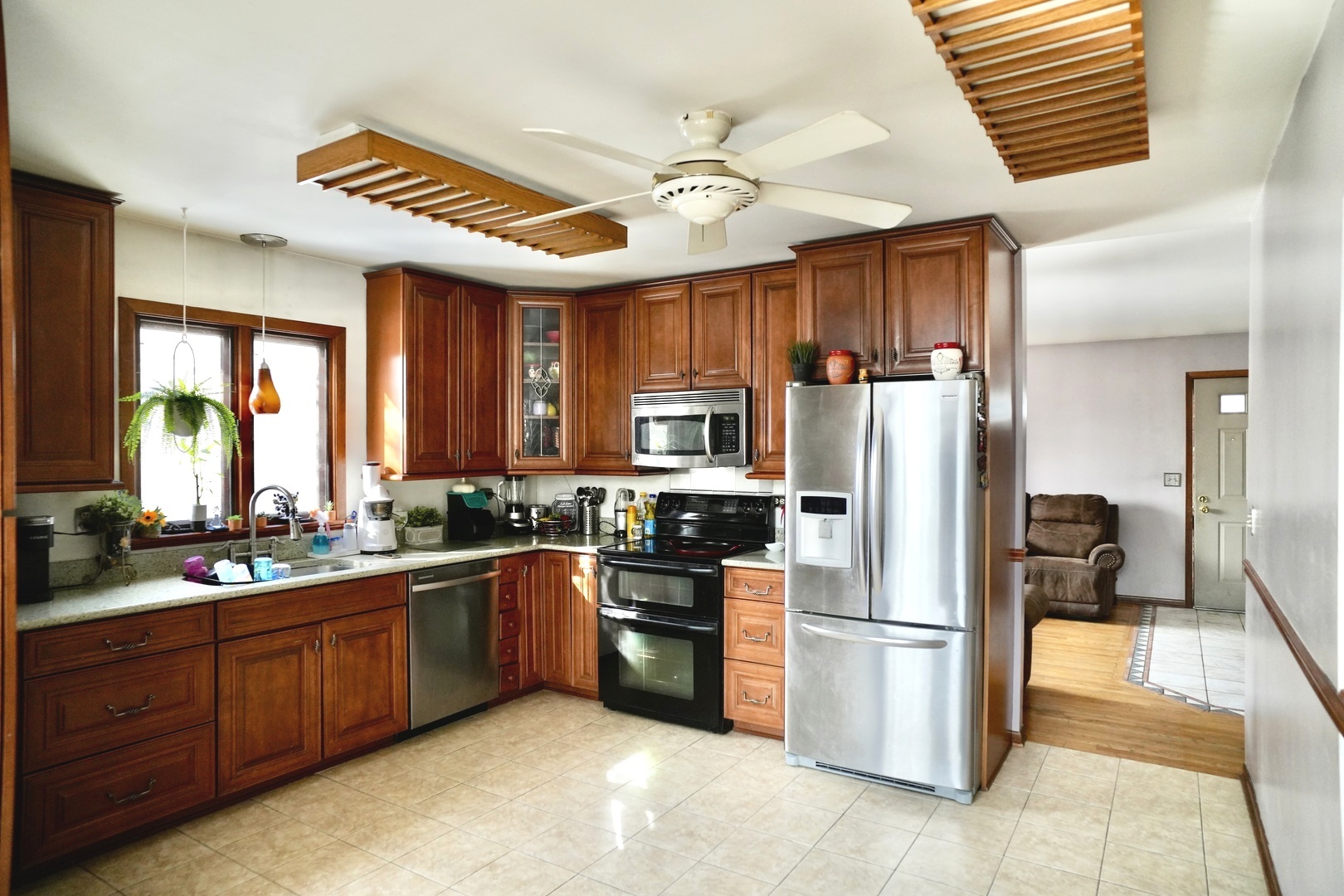 512 Shenandoah Trail Elgin, IL 60123 - Photo 5 of 20 a kitchen with stainless steel appliances granite countertop a refrigerator and a sink