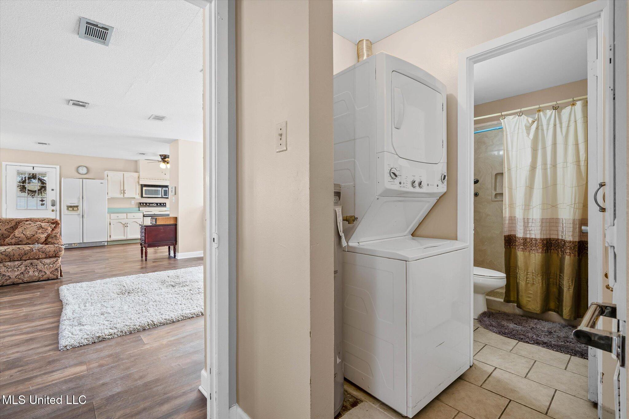 2924 Dantzler Street Moss Point, MS 39563 - Photo 17 of 24 17-2924 Dantzler St-117