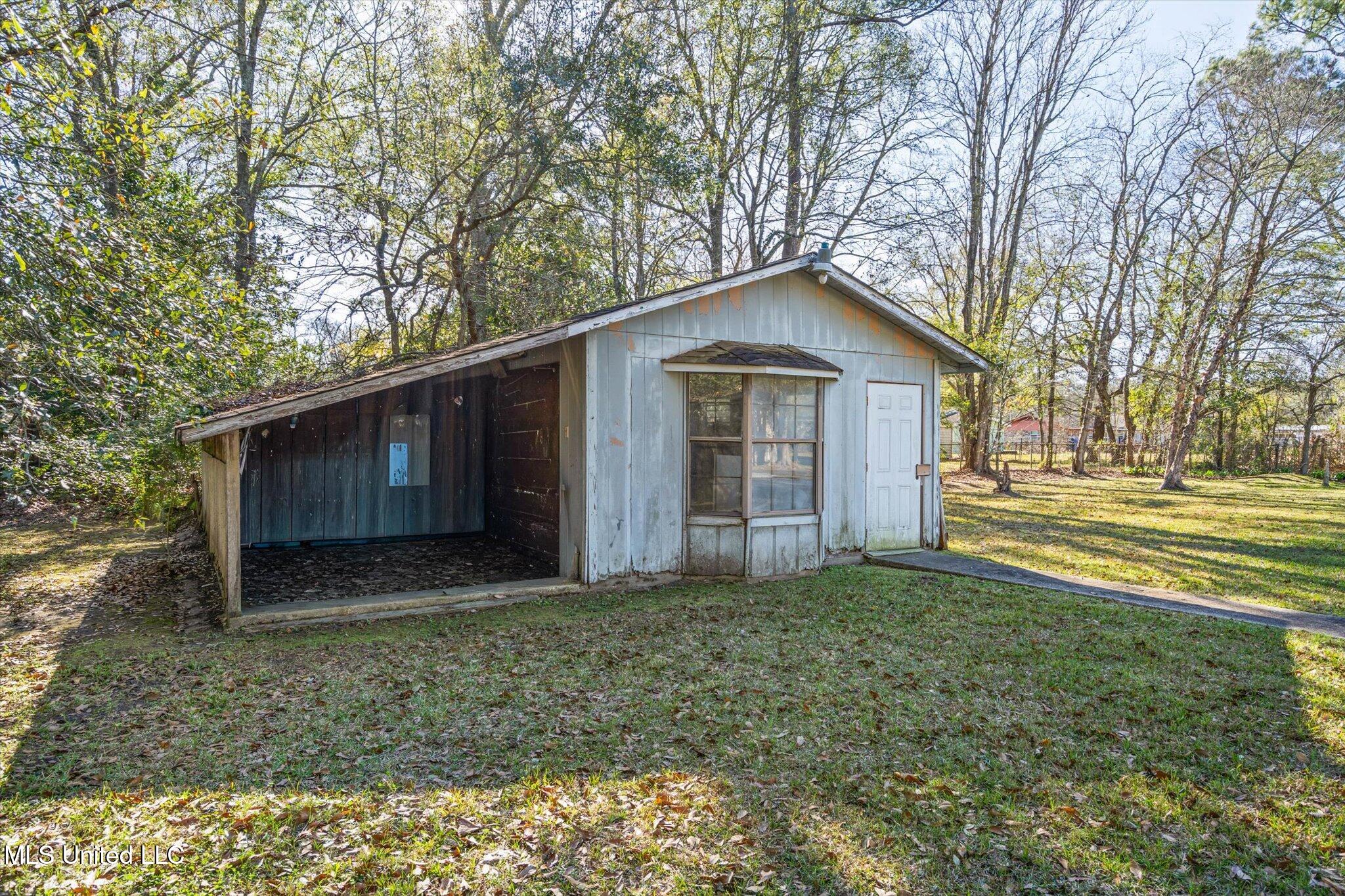 2924 Dantzler Street Moss Point, MS 39563 - Photo 20 of 24 20-2924 Dantzler St-120
