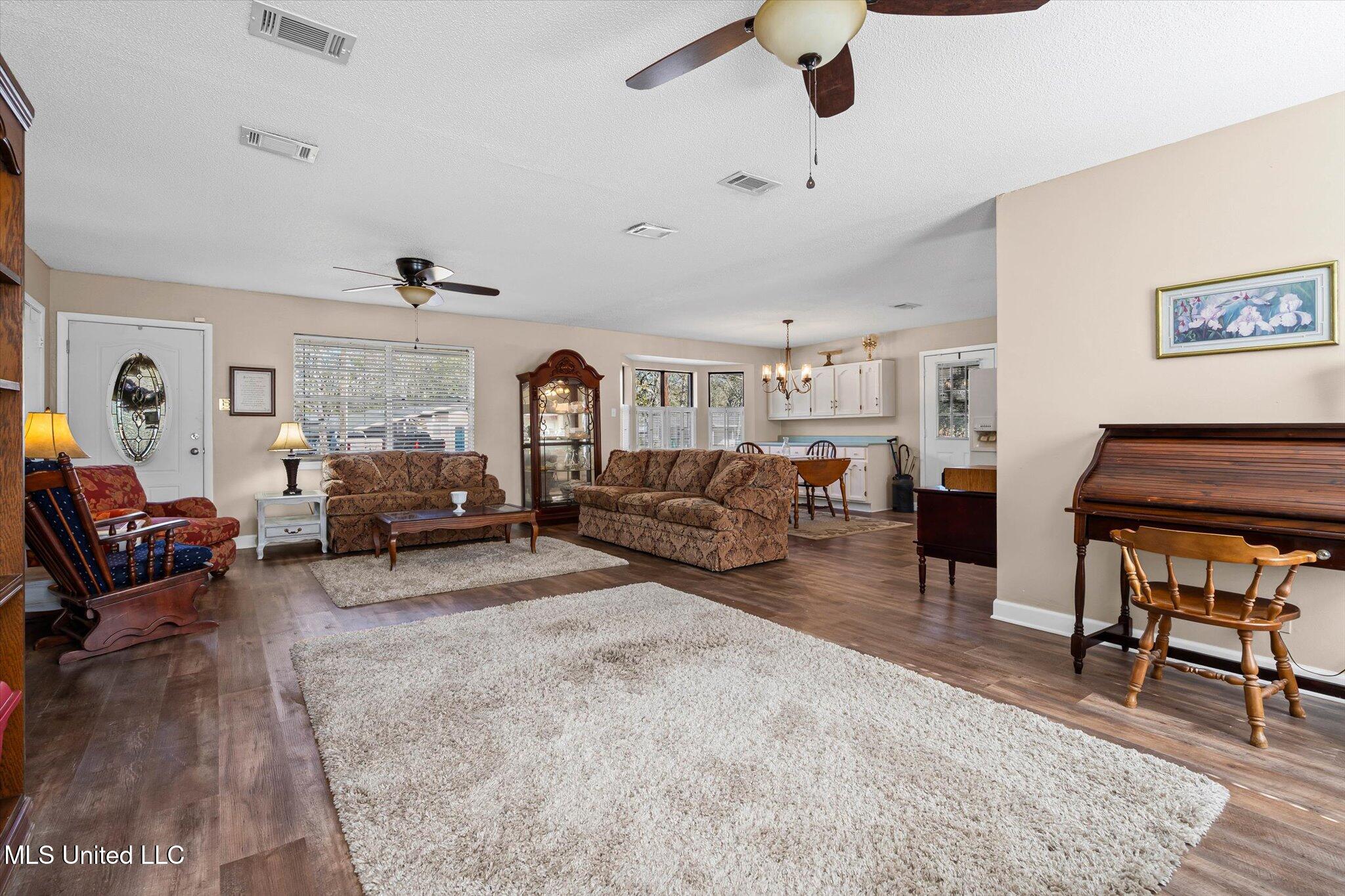 2924 Dantzler Street Moss Point, MS 39563 - Photo 4 of 24 04-2924 Dantzler St-104