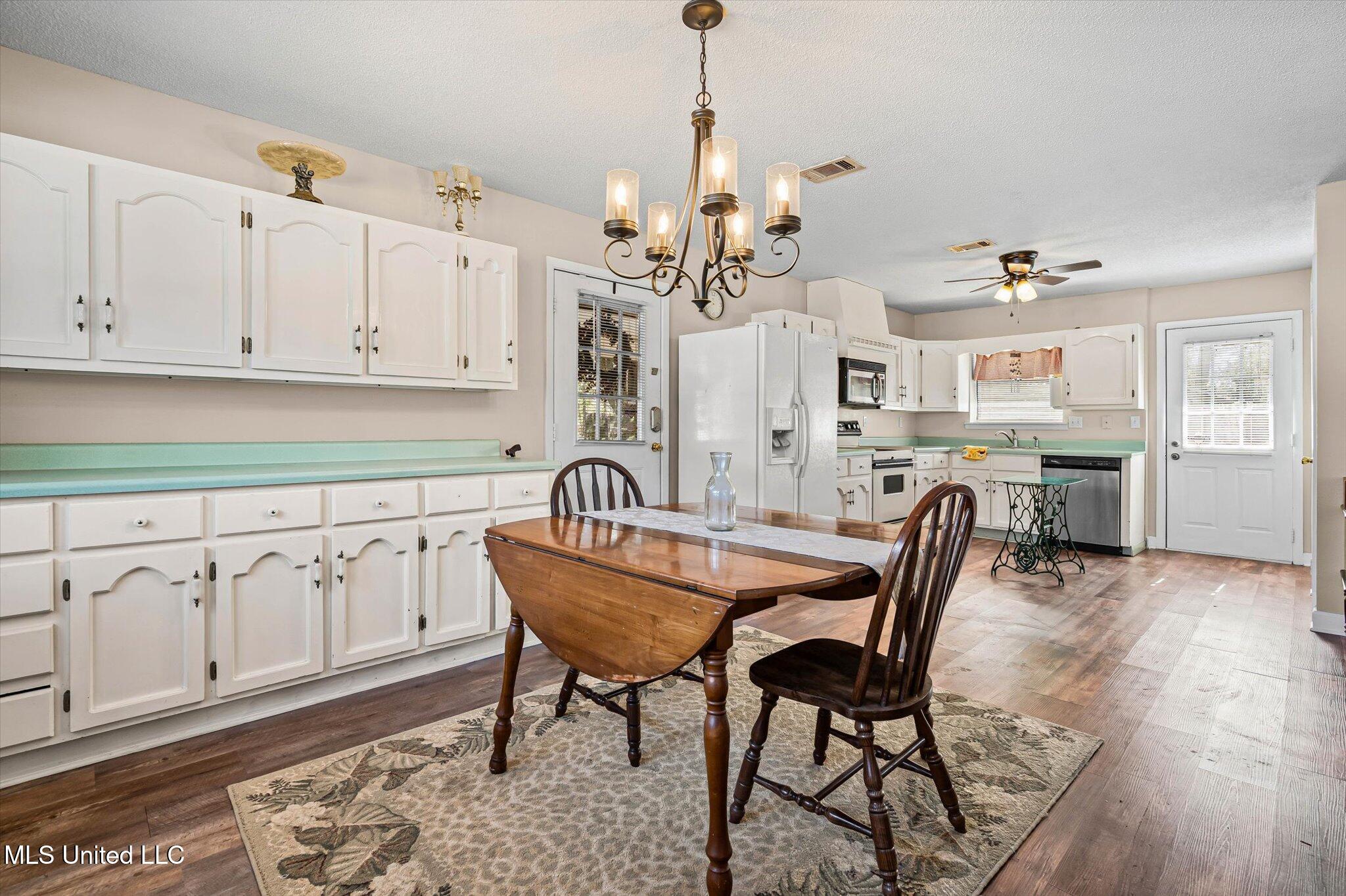 2924 Dantzler Street Moss Point, MS 39563 - Photo 6 of 24 06-2924 Dantzler St-106