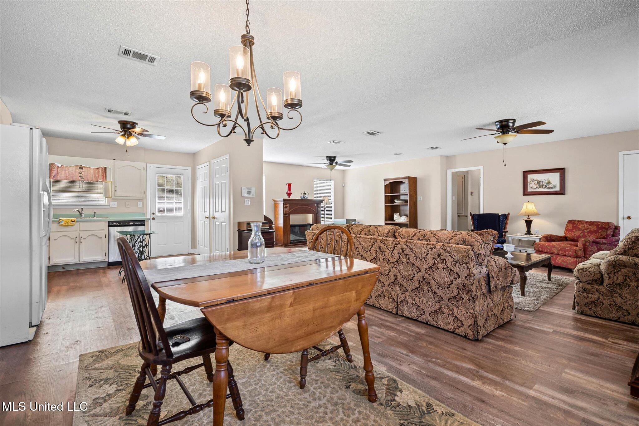 2924 Dantzler Street Moss Point, MS 39563 - Photo 7 of 24 07-2924 Dantzler St-107