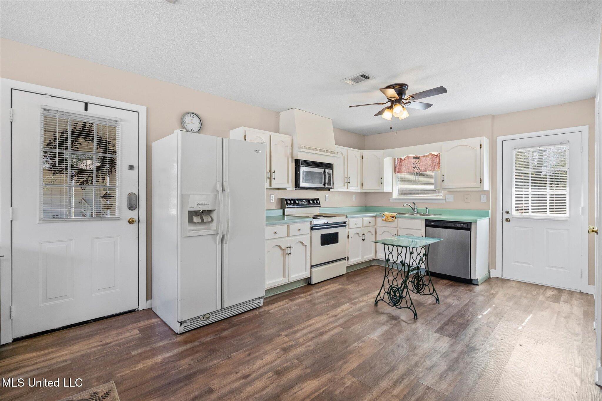 2924 Dantzler Street Moss Point, MS 39563 - Photo 8 of 24 08-2924 Dantzler St-108