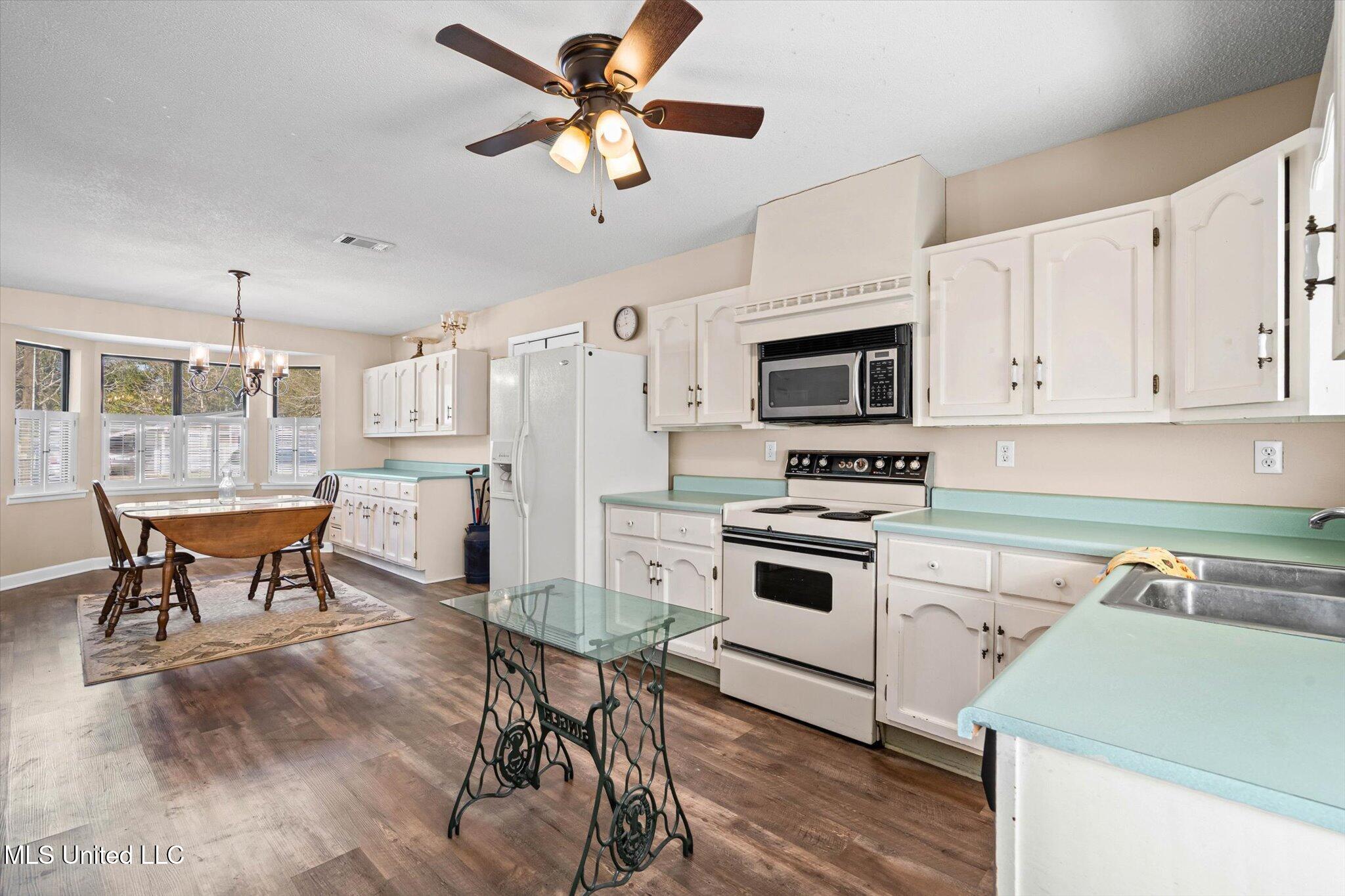 2924 Dantzler Street Moss Point, MS 39563 - Photo 9 of 24 09-2924 Dantzler St-109