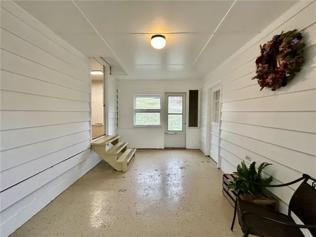 a view of entryway with livingroom