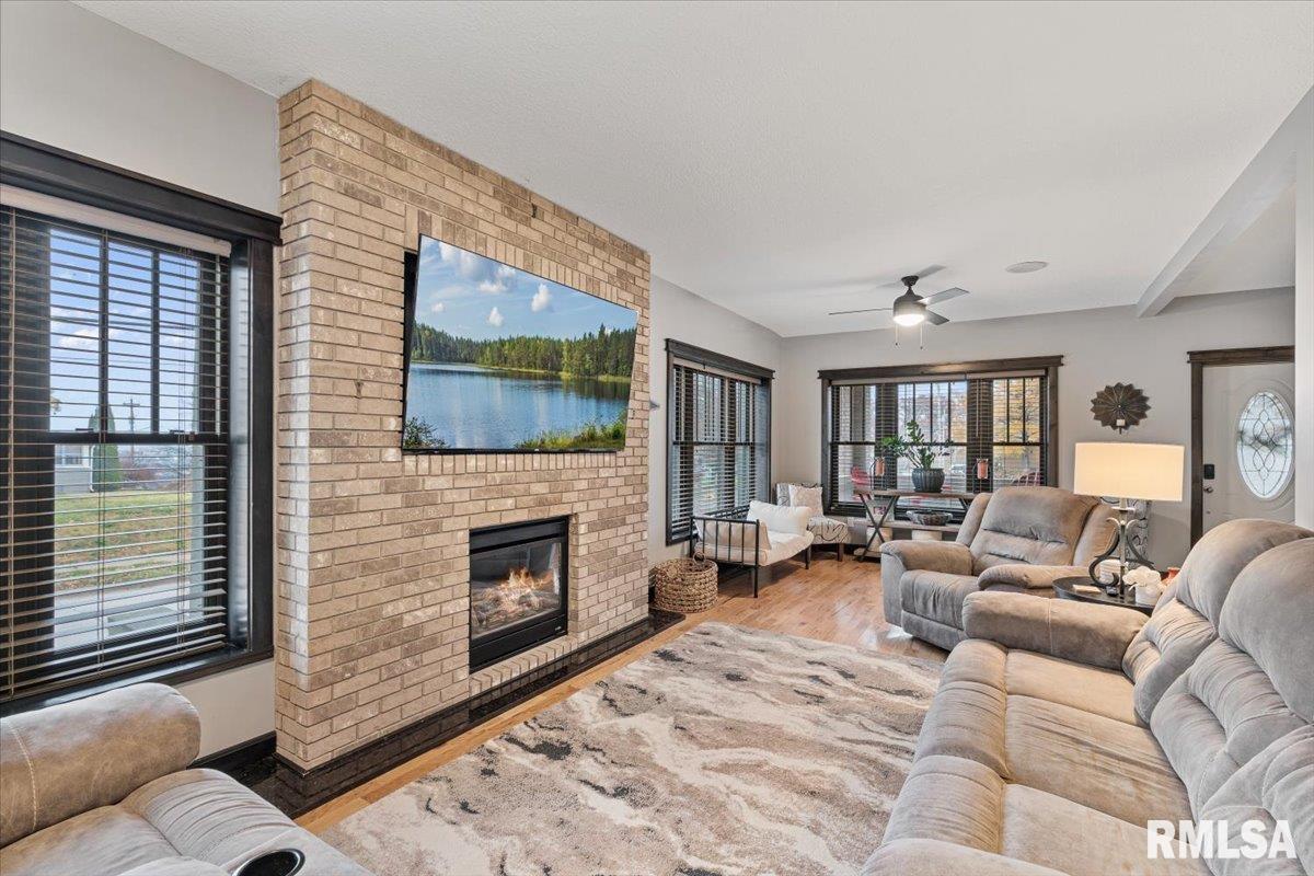 302 9th Street Silvis, IL 61282 - Photo 12 of 67