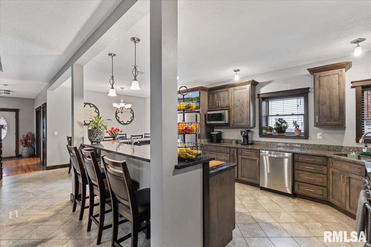 302 9th Street Silvis, IL 61282 - Photo 14 of 67