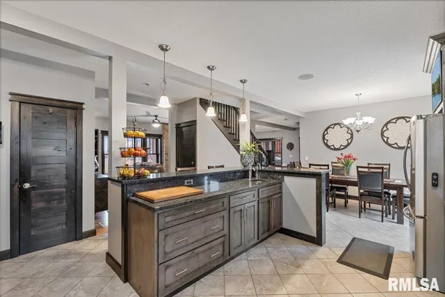 $525,000 | 302 9th Street, Silvis, IL 61282