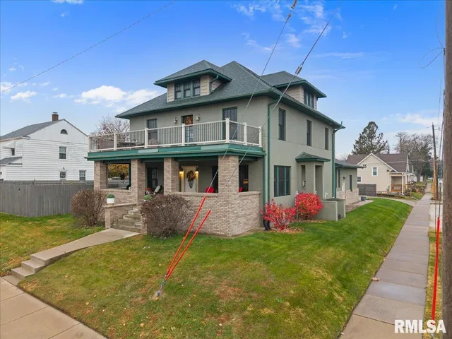 $525,000 | 302 9th Street, Silvis, IL 61282