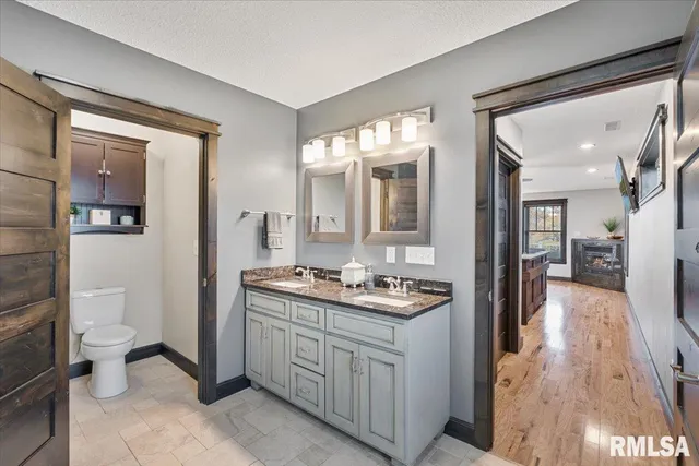 $525,000 | 302 9th Street, Silvis, IL 61282