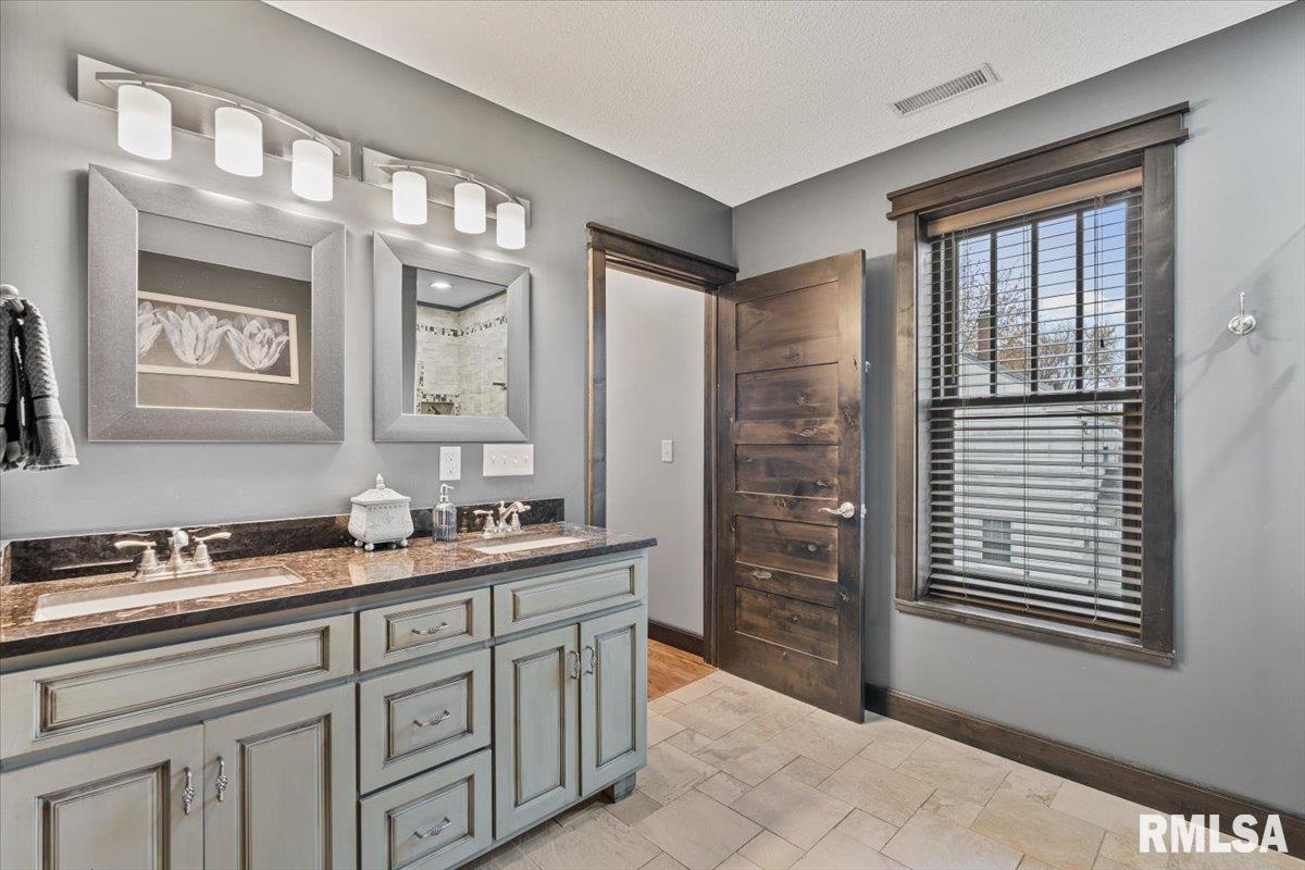 302 9th Street Silvis, IL 61282 - Photo 32 of 67